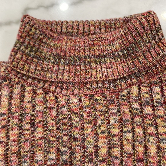 Bundle 2 for $15😀 Forever 21 Cropped Sweater - Picture 9 of 11